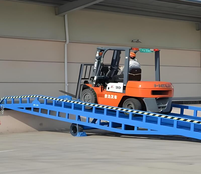 提蒙乡移动式卸货平台（叉车用）
